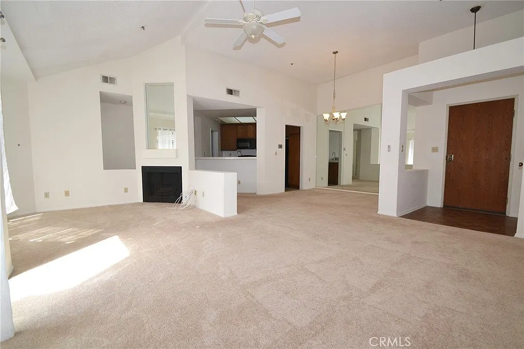 1 bed, 1.5 bath, 1052 sqft, $3,000 — Photo 2