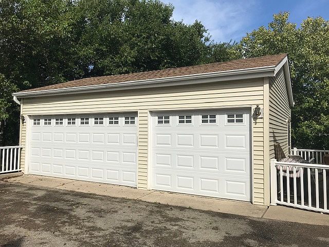 2nd image of 200 Lundy Ln