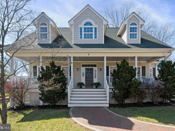 8 New Cut Rd, Round Hill, VA 20141