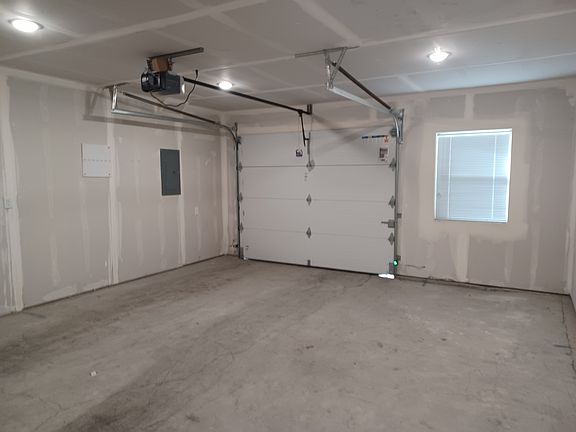 3rd image of 815 W 100 S #7
