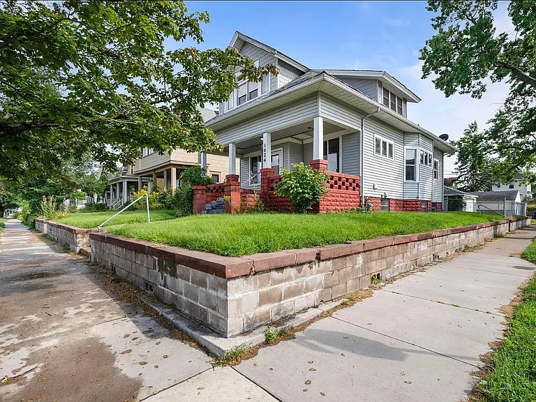 1624 Concordia Ave #1 — Photo 2