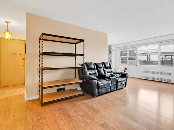 2940 West 5th Street image 2 of 21