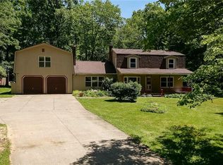 680 Oakhaven Dr, Mogadore, OH 44260