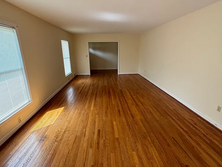 300 Asbury Dr — Photo 5