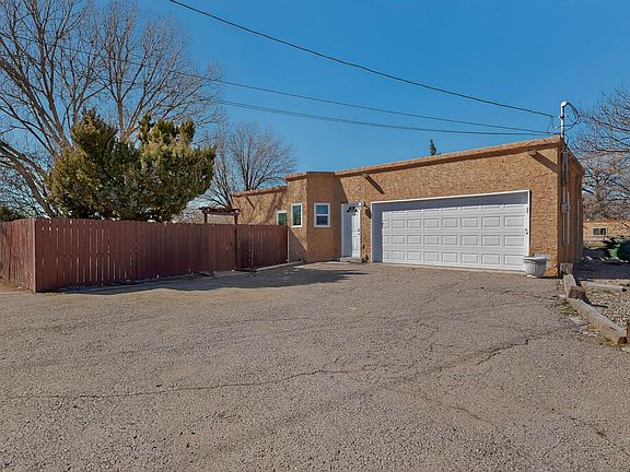 2nd image of 355 Esperanza Dr