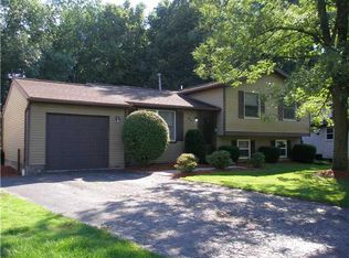 56 Meadowlark Dr, Penfield, NY 14526