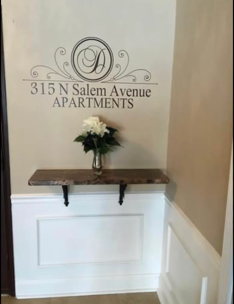 1 bed, 940 sqft, $1,650 — Photo 4