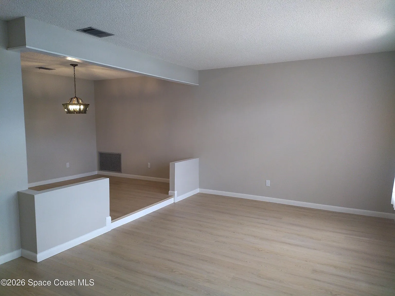 3 bed, 2.0 bath, 2044 sqft, $3,350 — Photo 4
