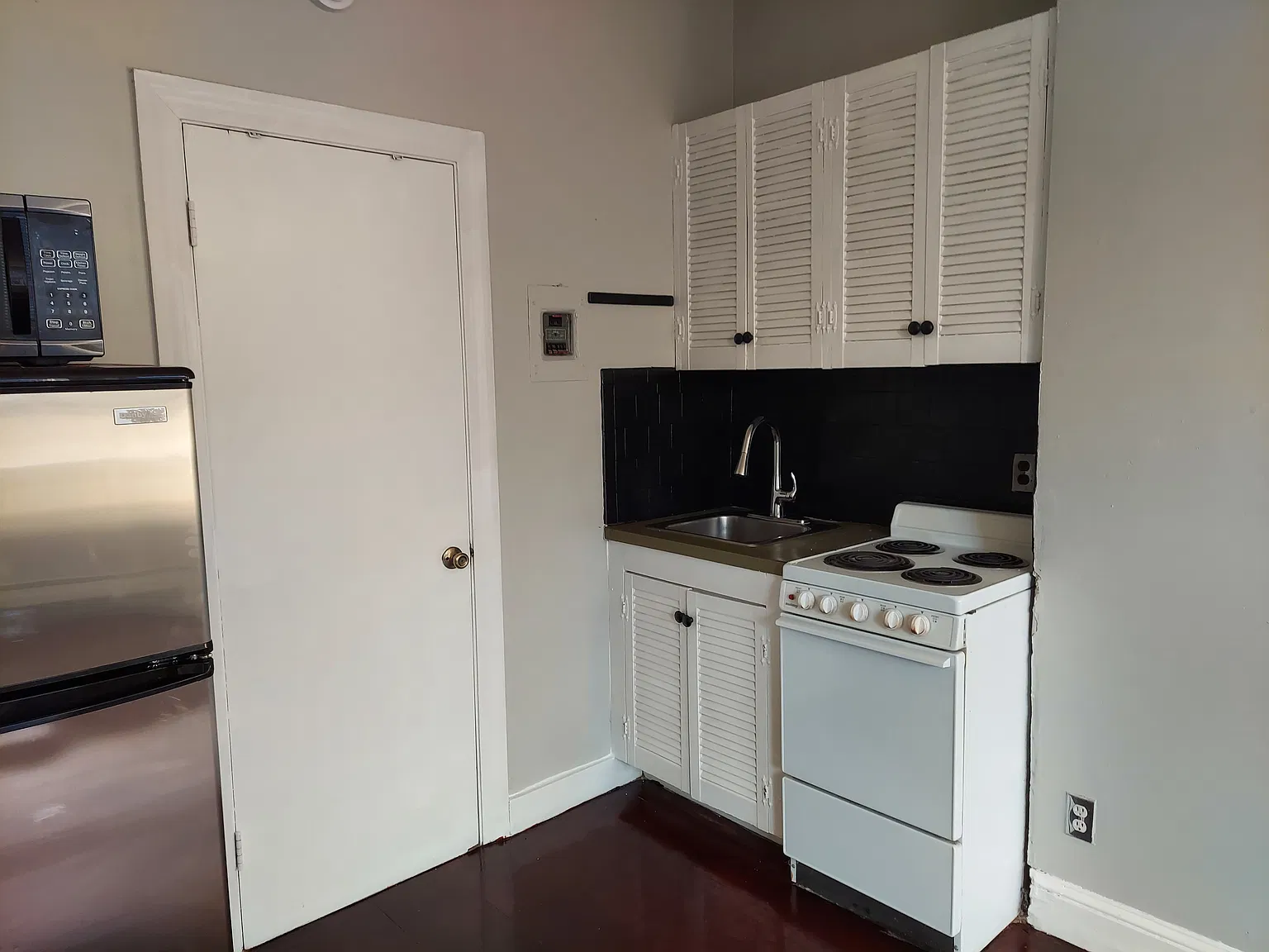1 bed, 9999 sqft, $2,100 — Photo 2
