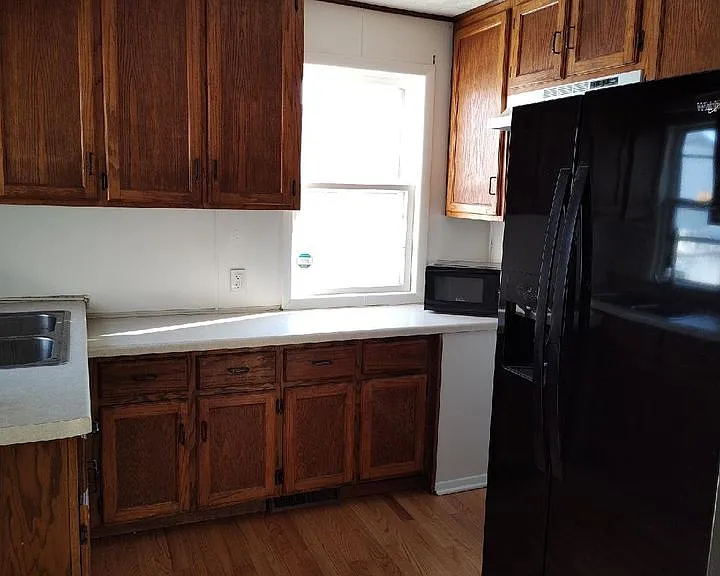 200 W Mill St — Photo 2