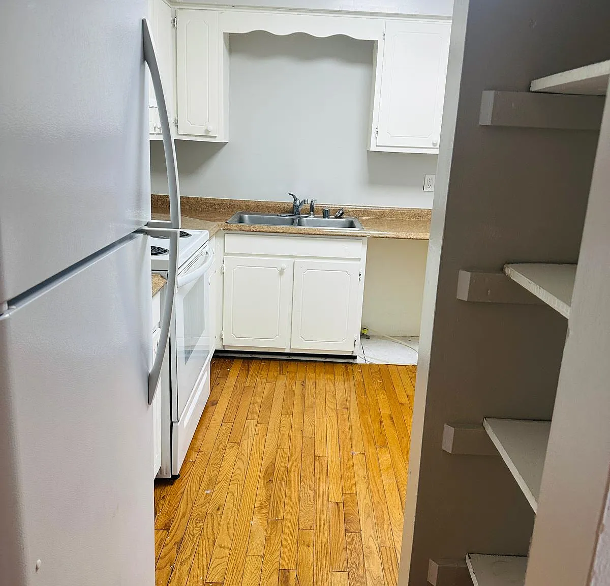 3 bed, 1.5 bath, 1950 sqft, $1,375 — Photo 3