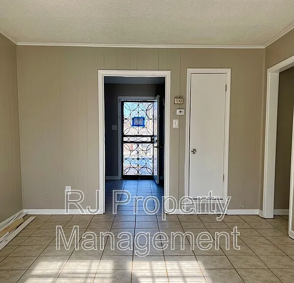 4211 Lansdowne Dr — Photo 7