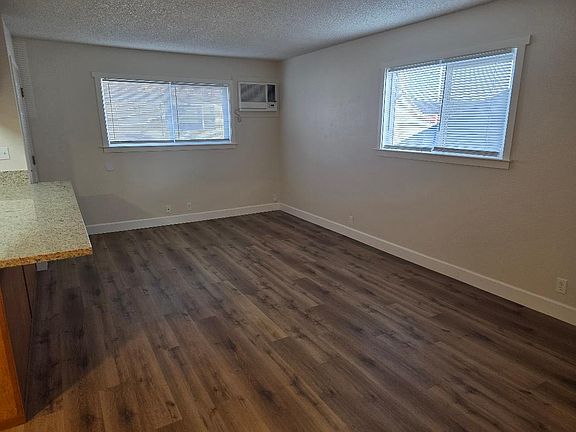 3rd image of 215 S Pleasant Ave #A