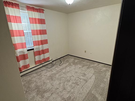 4th image of 803 Weaver St #1