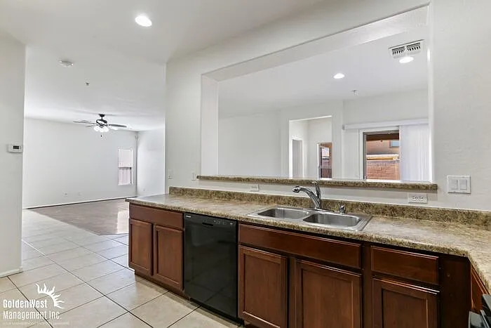 993 E Corral St — Photo 8
