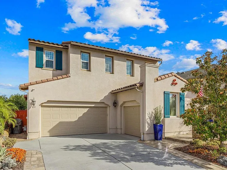 851 Antilla Way — Photo 3