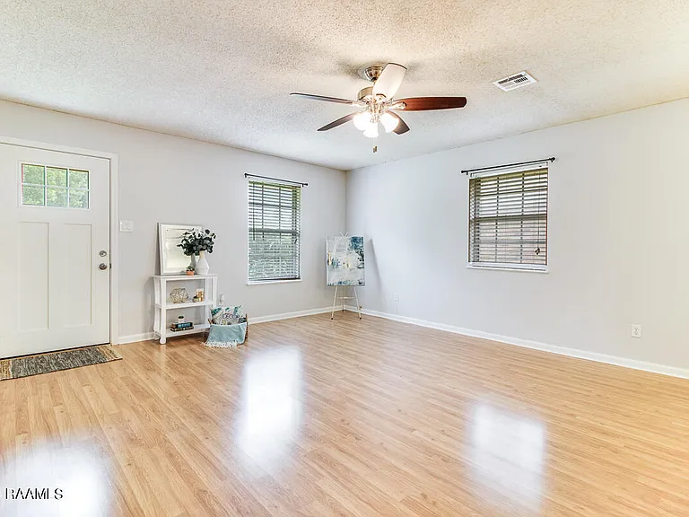 303 Gerald Dr — Photo 8