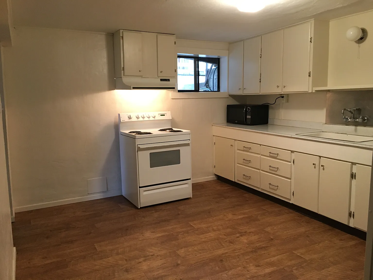 1 bed, 875 sqft, $1,050 — Photo 2