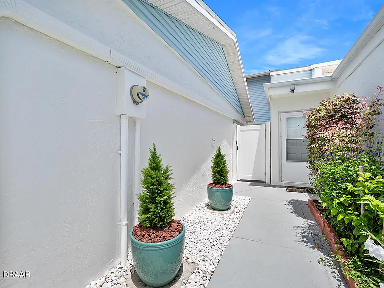 56 Chippingwood Ln — Photo 3