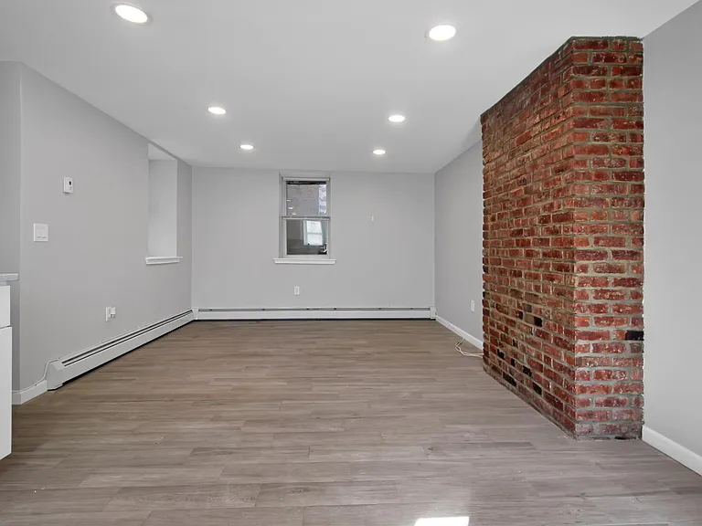 1911 Summit Ave #2 — Photo 6