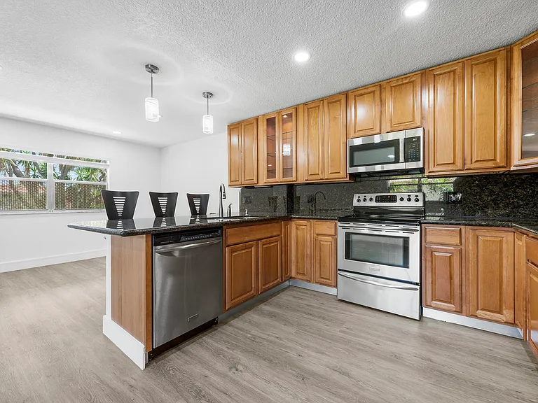 154 Seville Ln #G — Photo 16