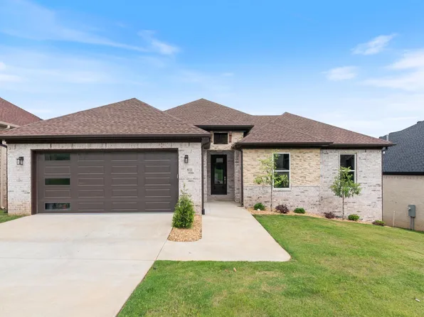 8111 Kanis Oaks Dr, Little Rock, AR 72204