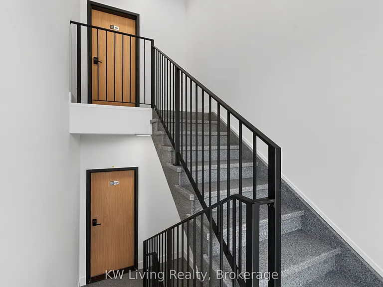 96 Belgravia Ave — Photo 28