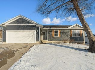 705 Deerfield Dr, Marion, IA 52302