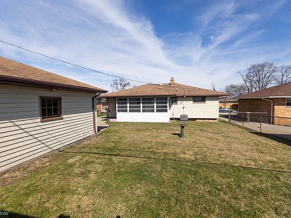 5th image of 108 E Englewood Dr