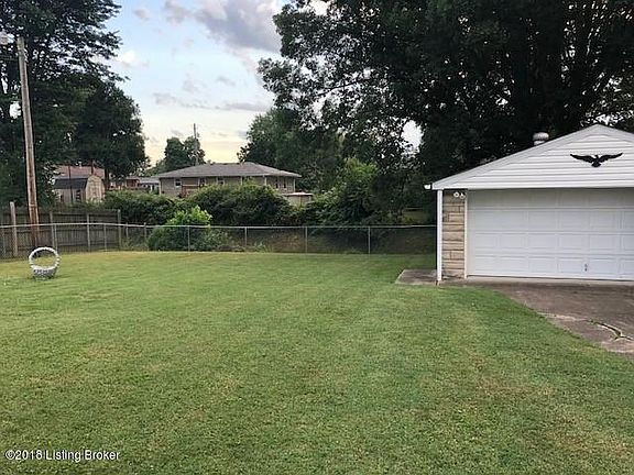 3rd image of 8104 Poinsettia Dr