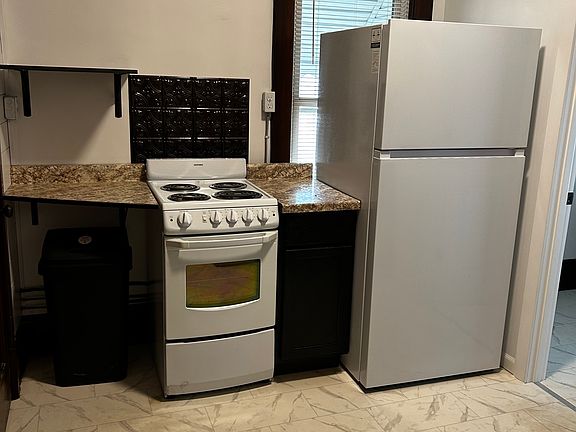 5th image of 518 E Front St