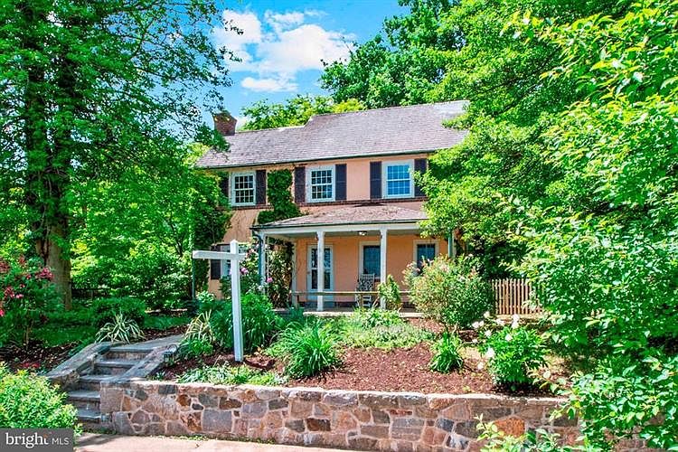 1st image of 25 Dogwood Dr