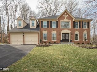 8304 Crosspointe Dr, Fairfax Station, VA 22039