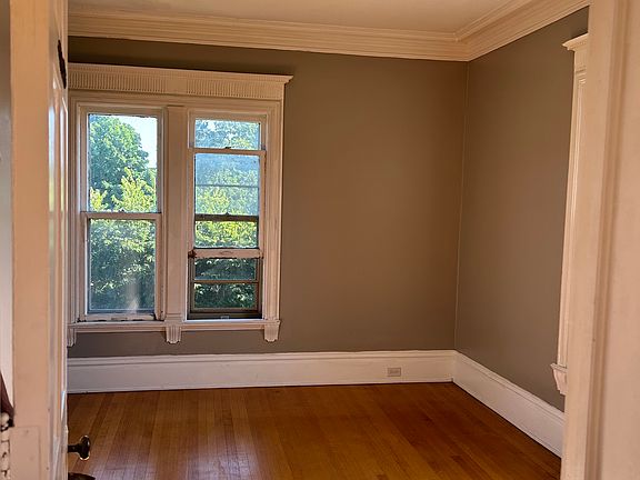5th image of 424 Fulton St E APT 6