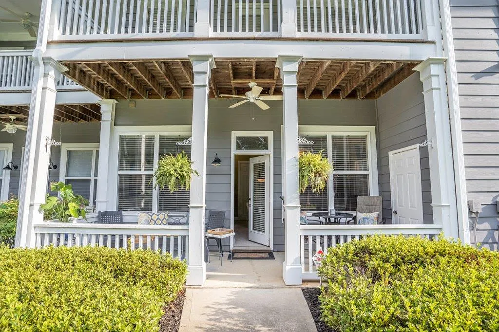 2 bed, 2.5 bath, 1633 sqft, $2,100 — Photo 1
