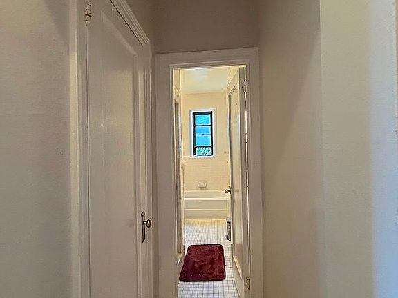 5th image of 2515 Glenwood Rd APT 2B