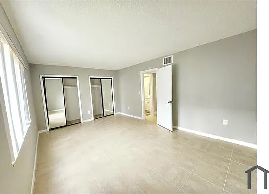 335 SW 20th St #9 — Photo 12