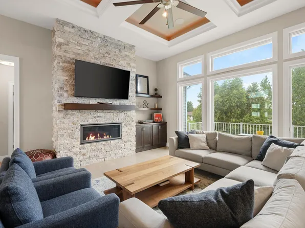 1098 Brynhill Dr, Oregon, WI 53575