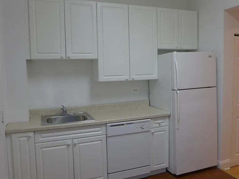 Webster Apartments — Photo 5