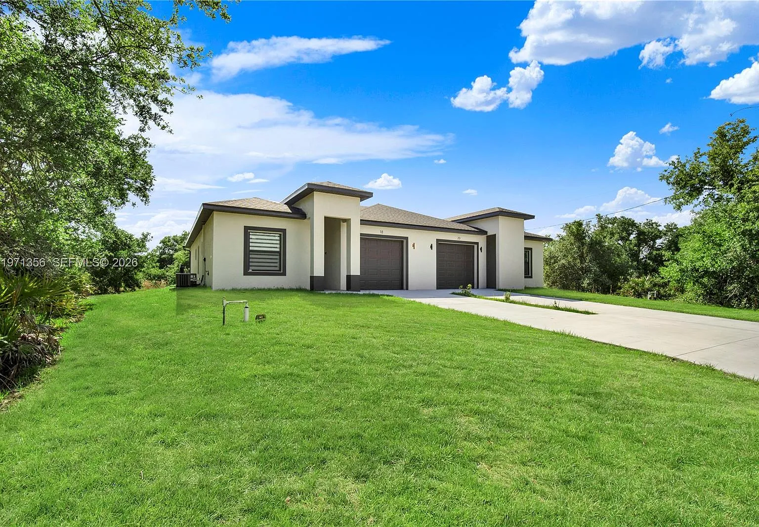 3 bed, 2.0 bath, 1200 sqft, $2,400 — Photo 1