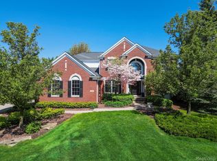 2134 Aberdeen Ct, Rochester, MI 48306