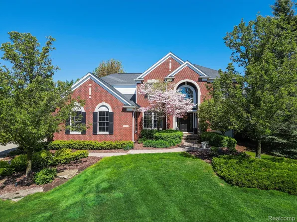 2134 Aberdeen Ct, Rochester, MI 48306