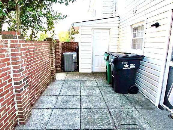 2nd image of 10923 Park Rd