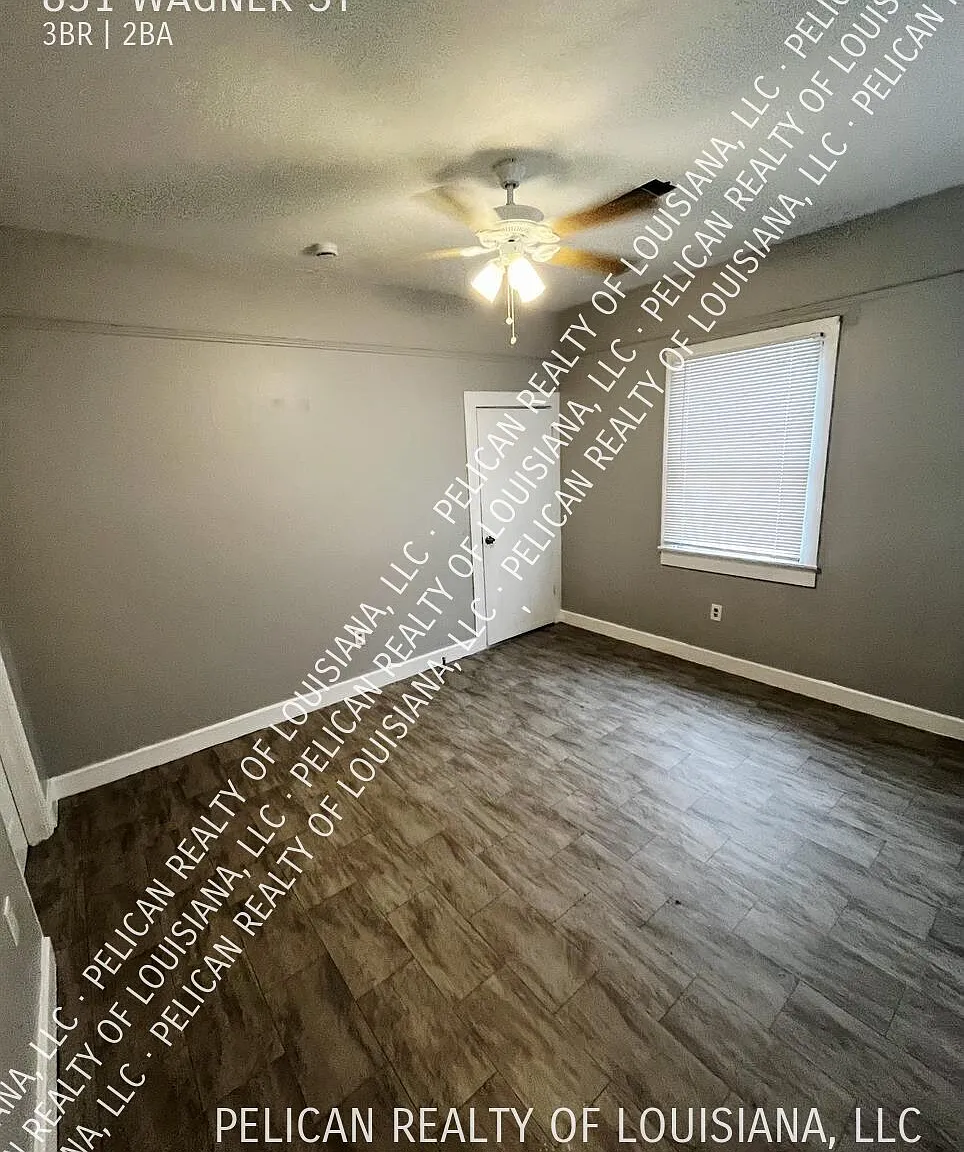 3 bed, 1200 sqft — Photo 2