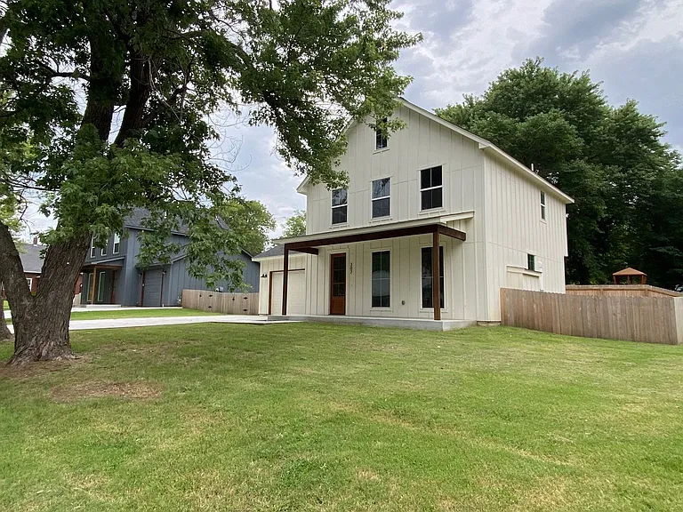 307 S Atoka Ave — Photo 3
