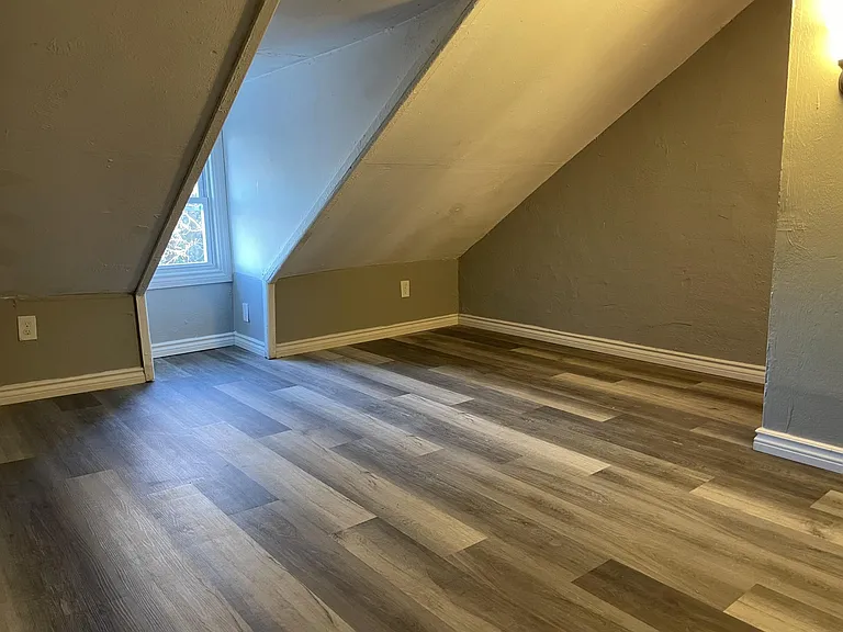 Attic (Additional Bedroom/Home Office)