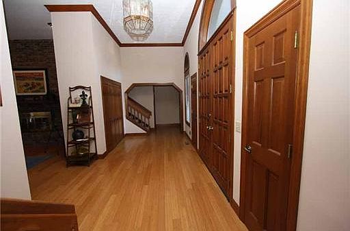 3rd image of 550 Briarwood Ct