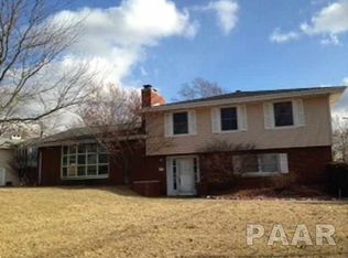 2114 W Sussex Dr, Peoria, IL 61614