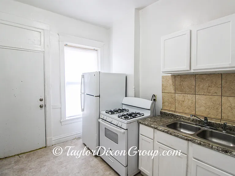 4249 W Maypole Ave #1 — Photo 2