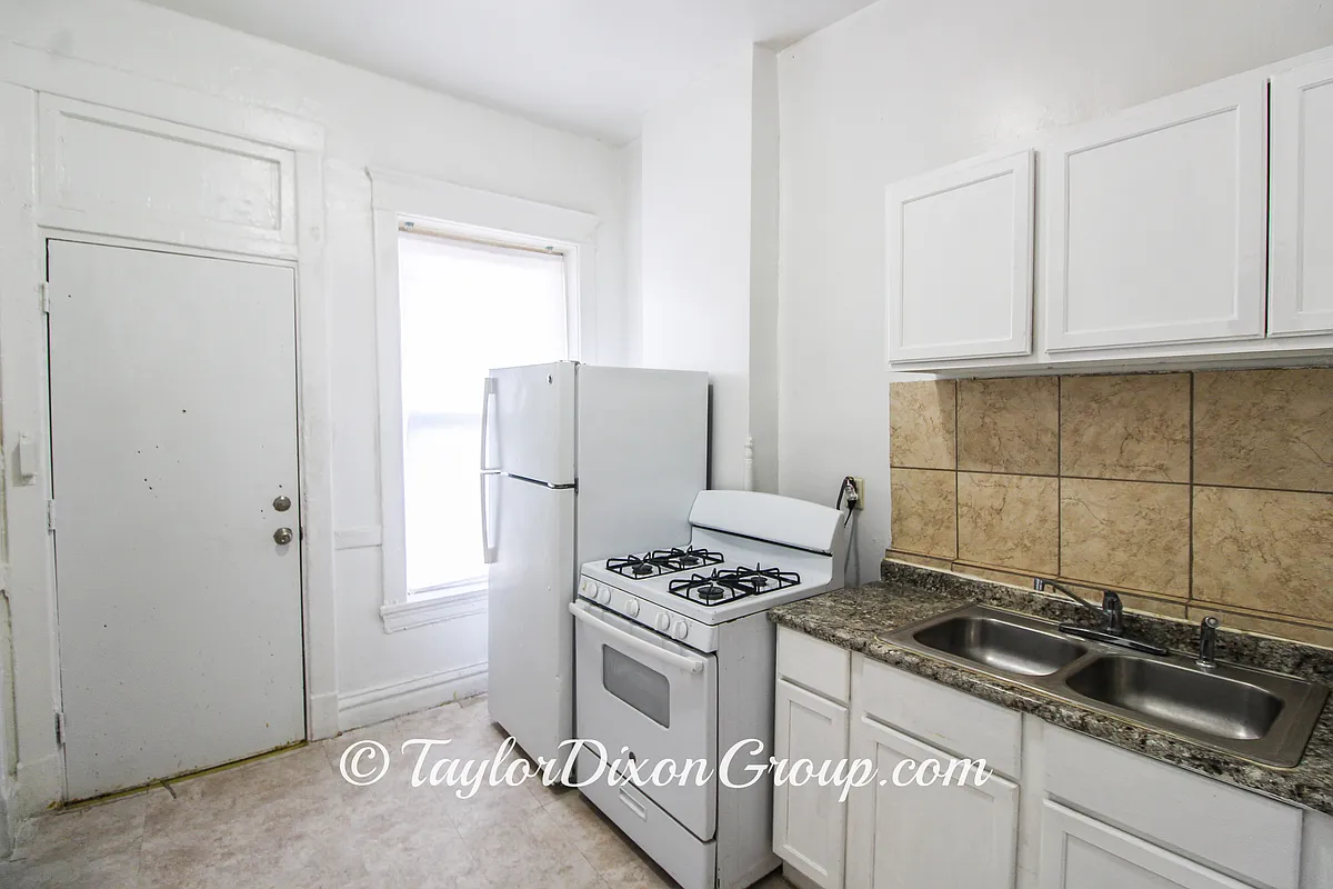 Building Photo - 4249 W Maypole Ave #1